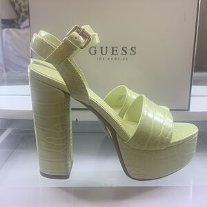 GUESS Gabeli 3 Block Heel Sandal, Women's Size 7 1/2, Light Green